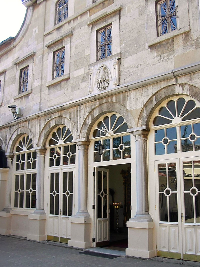 Cathédrale Saint-Georges : Icône de foi et de patrimoine